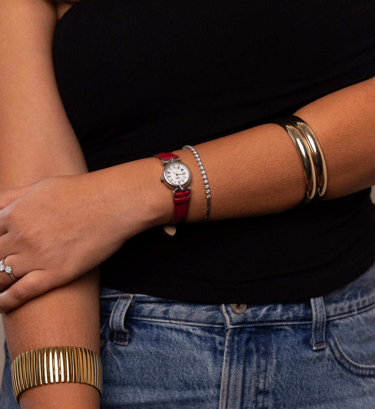 Vittoria Rouge — Silver Round Watch with Red Leather Strap